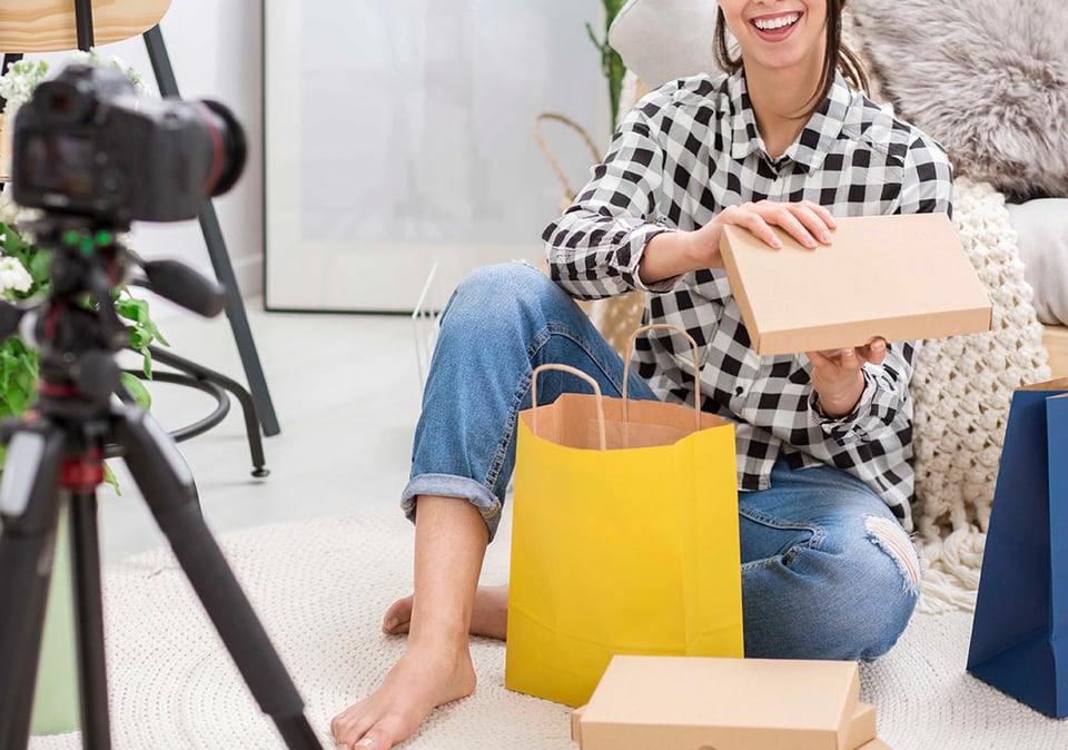 Unboxing-influencer-experiencia-consumidor-empaques-carton-todocartonSK_P